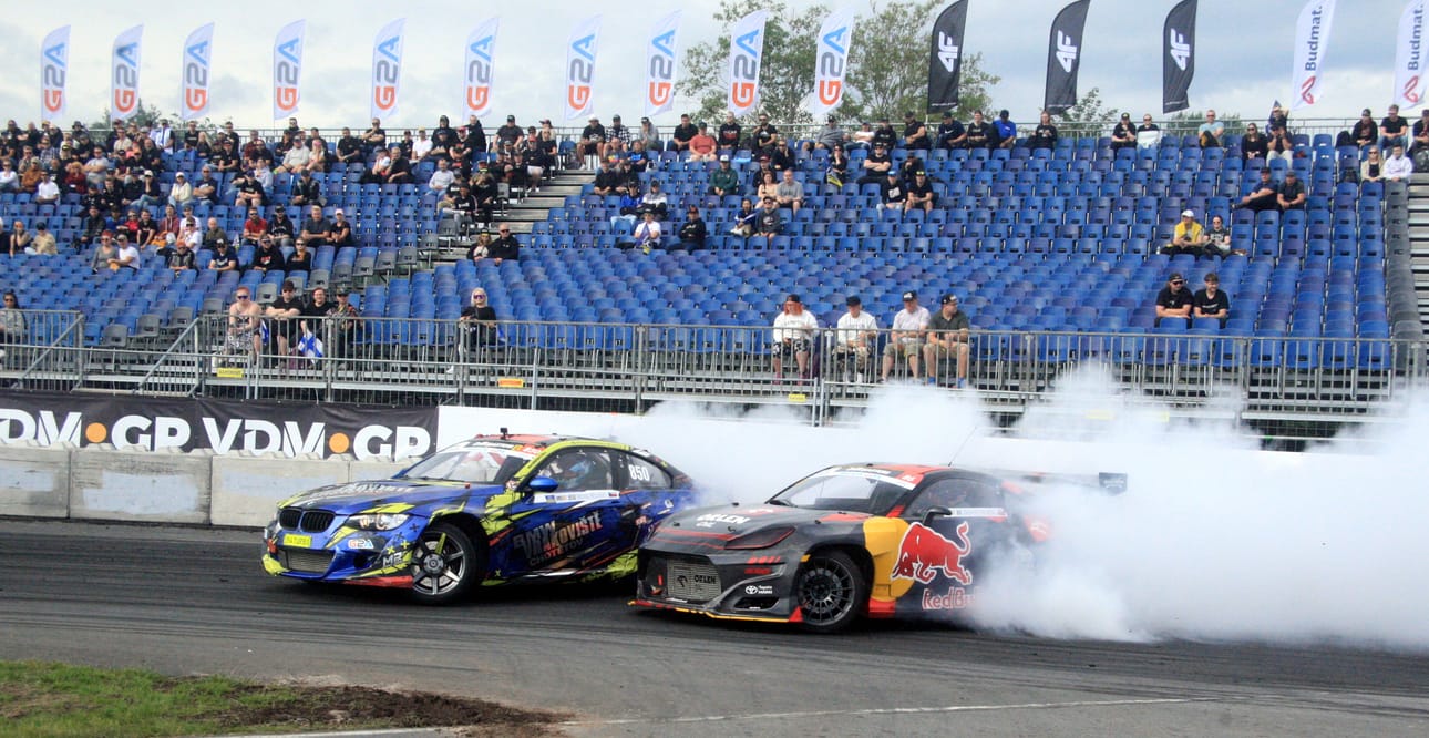 Driftingin huiput kisaavat Alahärmän Powerparkissa kesäkuussa.