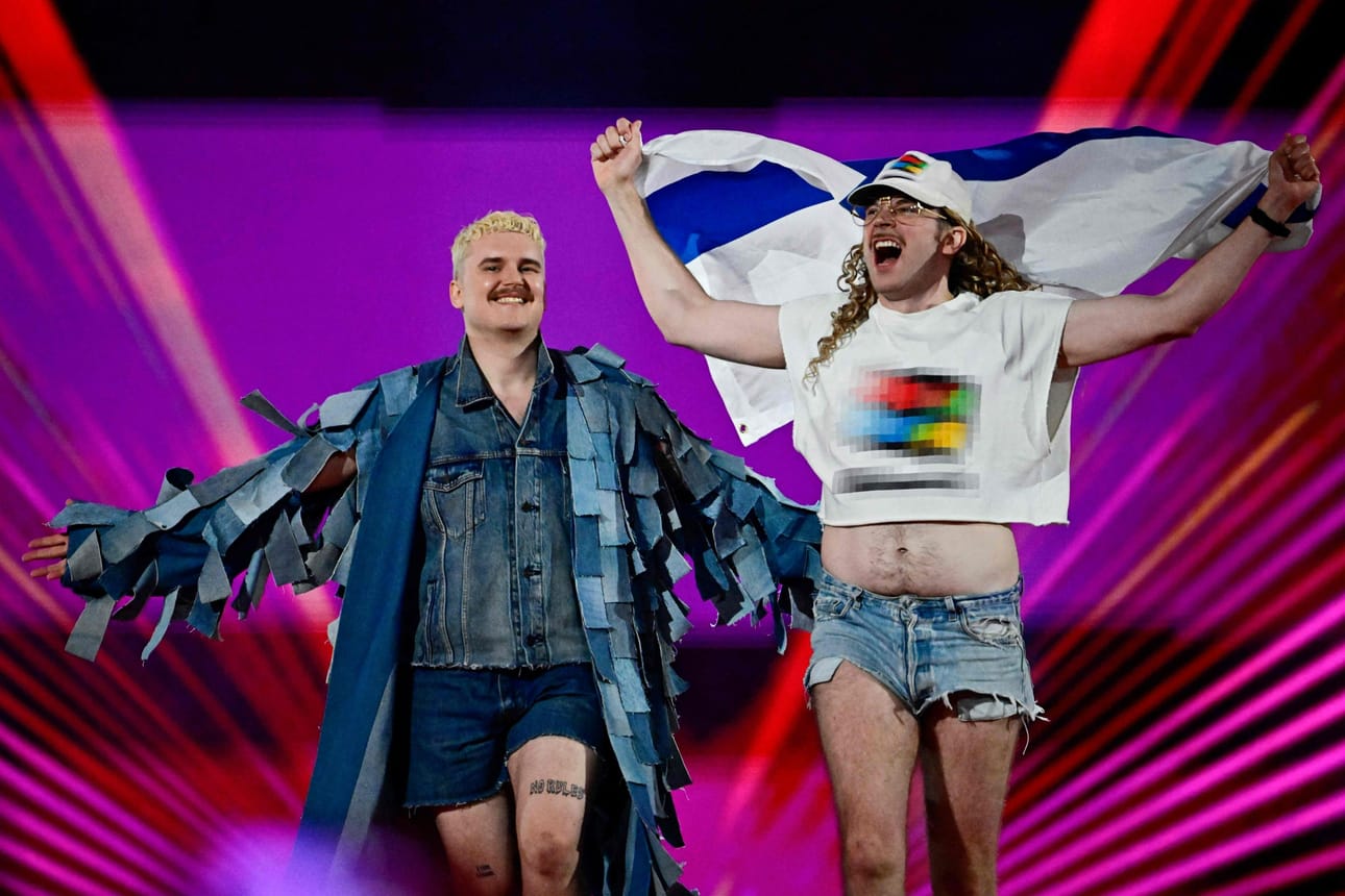 Finaalin alussa nähtiin lippuparaati, johon osallistuivat kaikki finalistit. LEHTIKUVA/AFP
