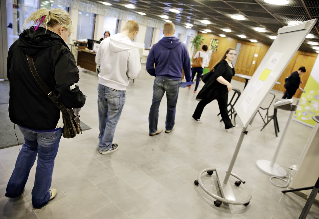 Työttömälle halutaan ensi vuodesta alkaen yksi omavastuupäivä kuukaudessa, jos hän ei onnistu työllistymään 12 tunniksi tai ole viittä päivää työllisyystoimien parissa.