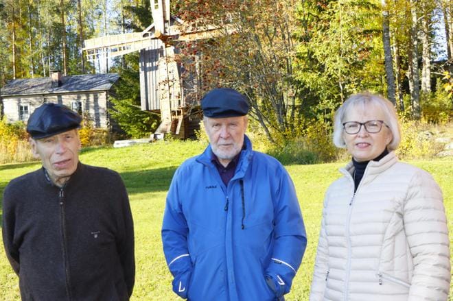 Aarre Äystö, Matti Mikkilä ja Pirjo Rahnasto ovat työskennelleet useita vuosia Muruloodan toimituskunnassa. Heidän lisäkseen tekijäkaartiin on kuulunut Antti Kallio. KUVA: HENNA NEVALA