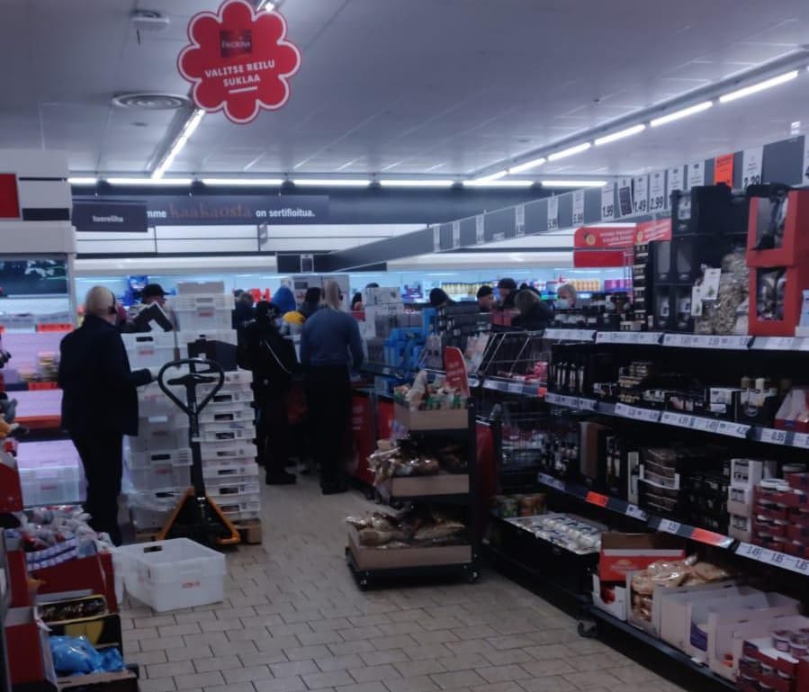 Oululaisten kauppakäyttäytyminen korona-aikana sai lukijan huolestumaan.