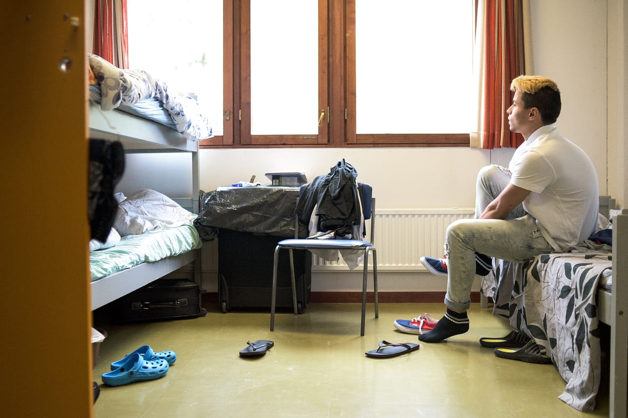 Kuusamon rajavartioston entisissä tiloissa toimivaan vastaanottokeskukseen jää vähennysten jälkeen sata majoituspaikkaa.