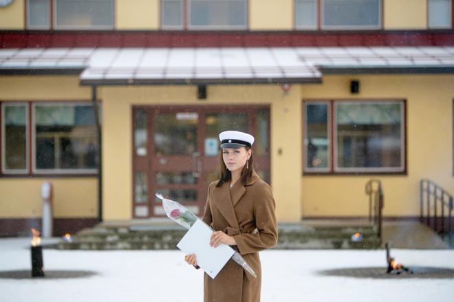 Ilmajoen lukiosta ylioppilaaksi kirjoittanut Annika Latva-Koivisto juhlii lauantaina ylioppilaslakkiaan poikkeusjärjestelyin. KUVA: JAAKKO ELENIUS