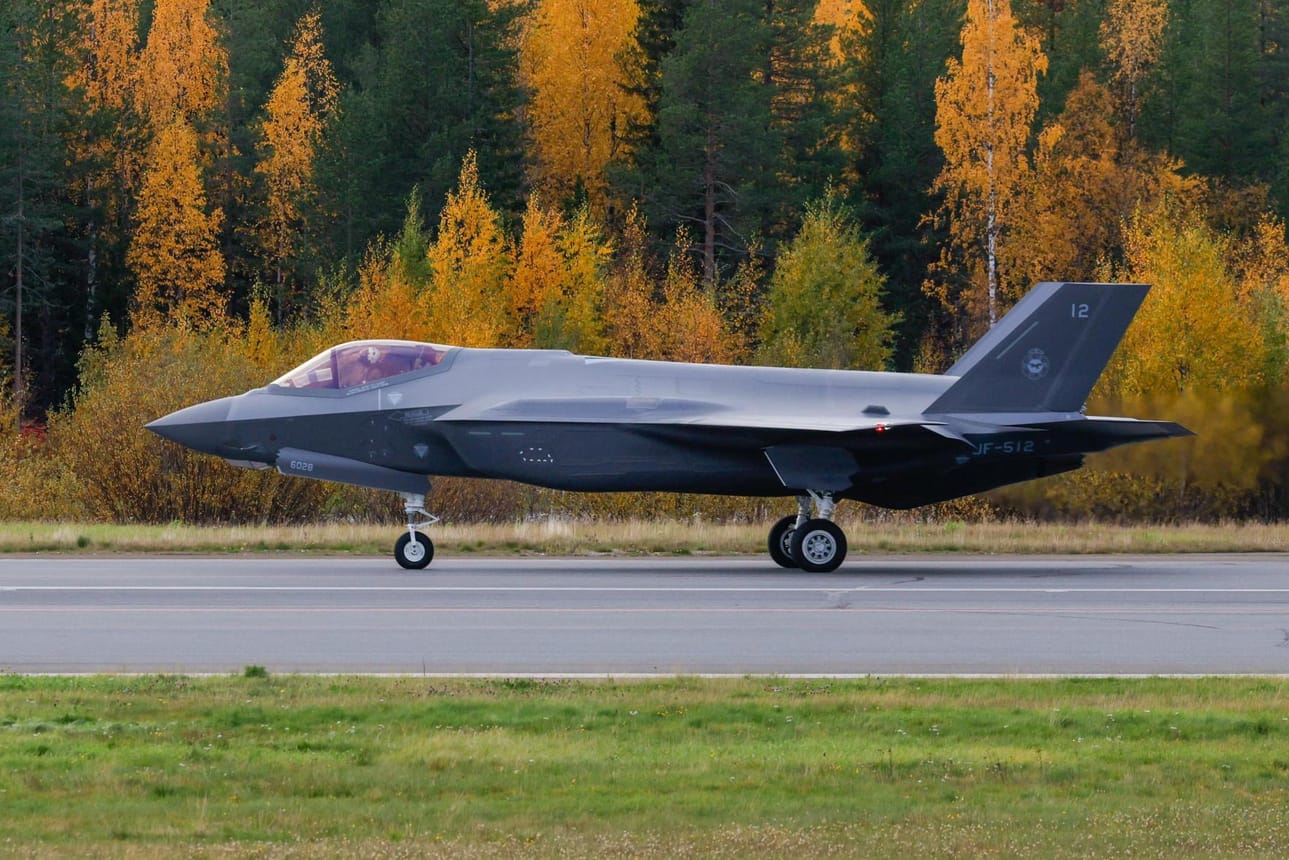 F-35-hävittäjä laskeutui Rovaniemelle perjantaina.