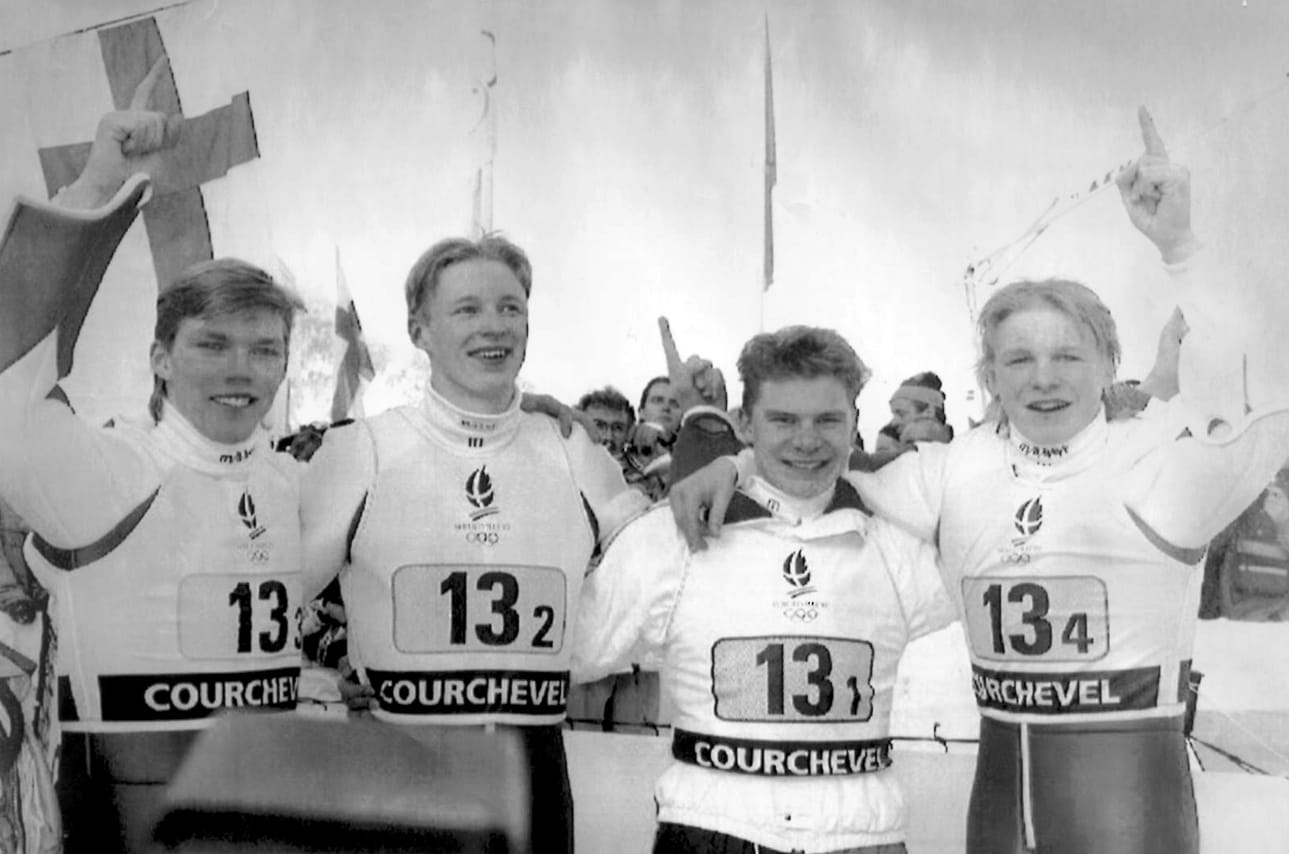 Suomen mäkijoukkue Albertvillen olympialaisissa oli Risto Laakkonen (vas.), Mika Laitinen, Ari-Pekka Nikkola ja Toni Nieminen.