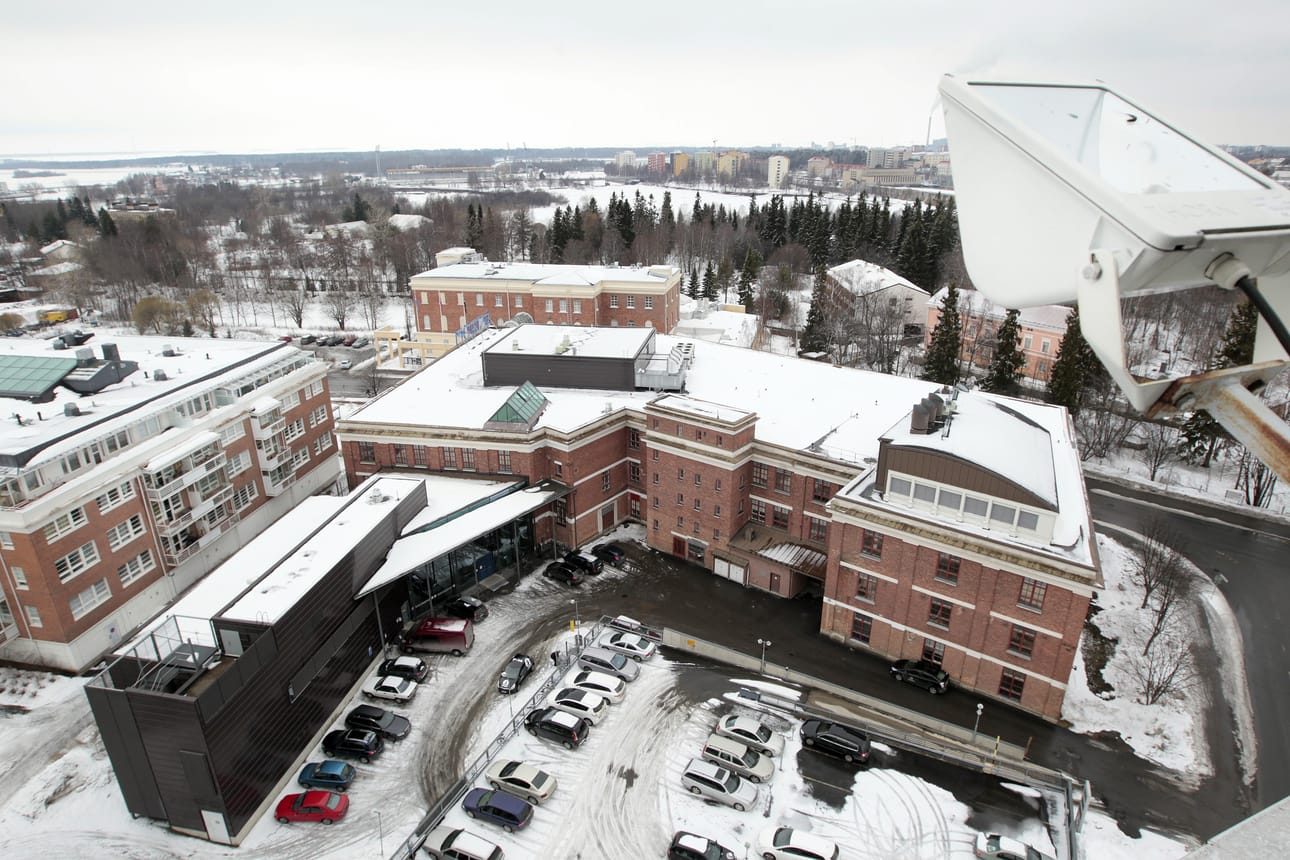 Elämyskorttelin kolme käyntikohdetta, Tietomaa, Oulun taidemuseo ja Pohjois-Pohjanmaan museo, on tarkoitus yhdistää esimerkiksi kävelysilloin. Kuva on otettu Tietomaan tornista.