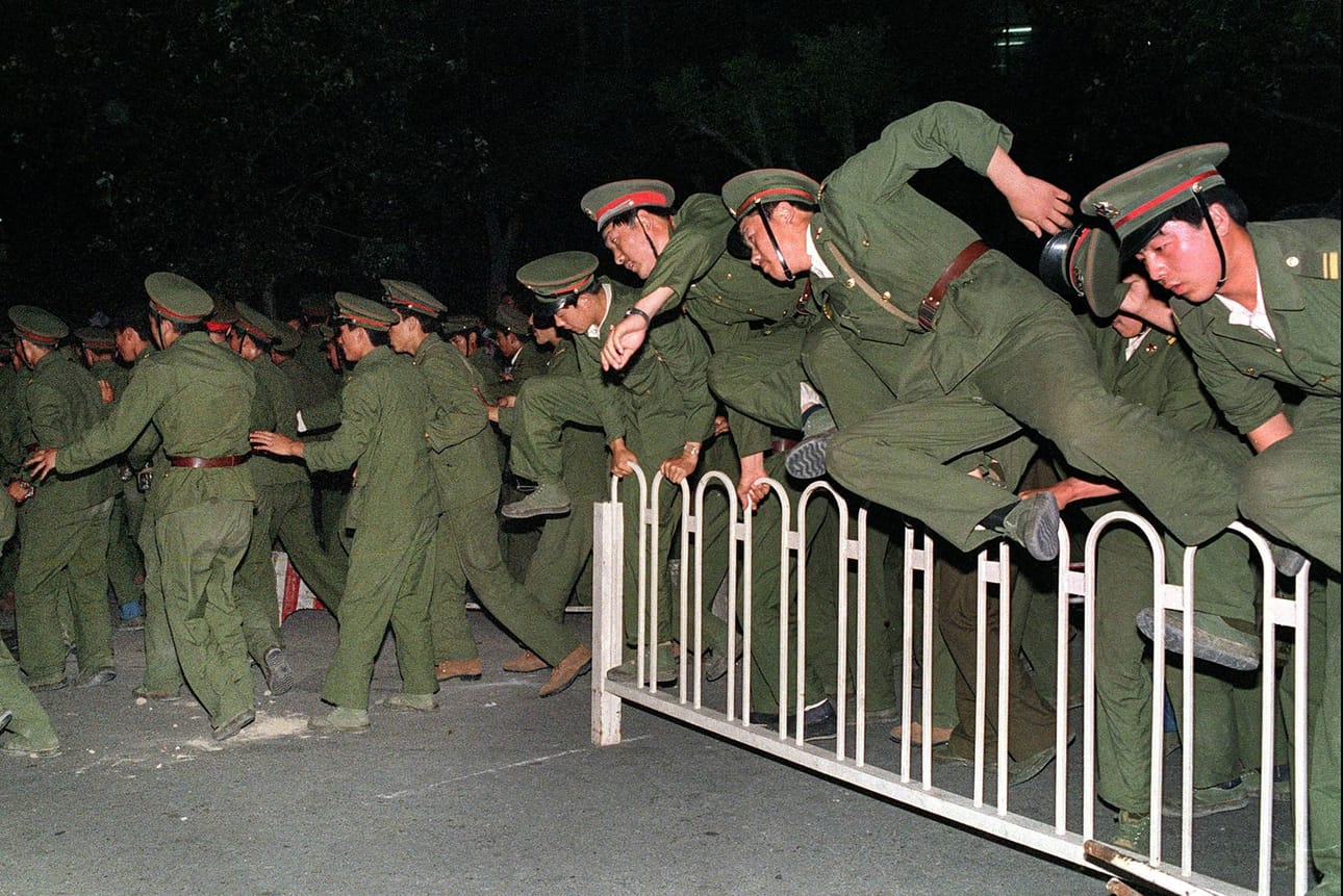 Vuonna 1989 Kiinan armeija mursi väkivalloin Pekingin keskusaukiolla poliittisia ja taloudellisia uudistuksia vaatineen mielenosoituksen, joka oli kerännyt kymmeniätuhansia ihmisiä. LEHTIKUVA/AFP