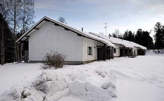 Pirttikosken rivitalot ovat edelleen ilman lämmityssähköä.