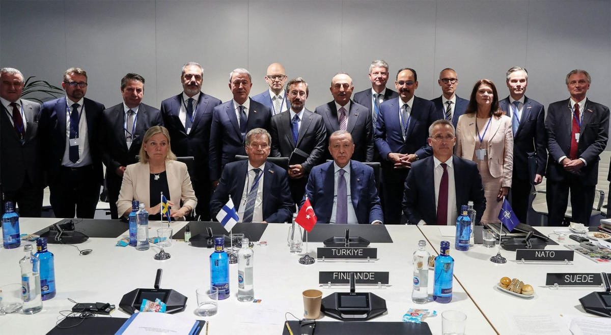 Suomen ja Ruotsin Nato-jumi saatiin ratkaistua tiistaina nelituntisiksi venähtäneissä keskusteluissa, joihin osallistuivat presidentti Sauli Niinistö, Ruotsin pääministeri Magdalena Andersson, Turkin presidentti Recep Tayyip Erdogan ja Naton pääsihteeri Jens Stoltenberg. LEHTIKUVA/AFP