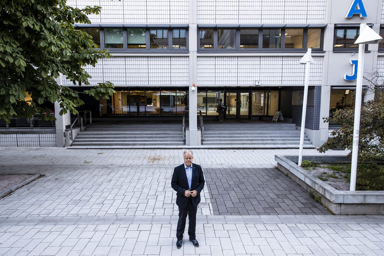 OAJ:n puheenjohtaja Olli Luukkainen korostaa, että suomalainen yhteiskunta perustuu työnteolle, ja perustulo saattaisi murentaa tätä pohjaa.