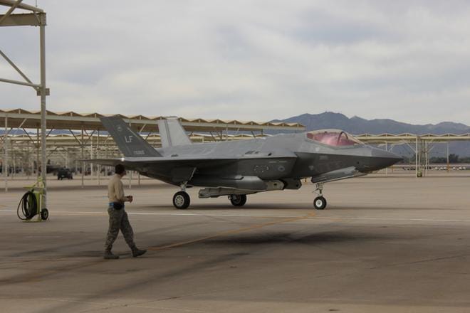 Amerikkalainen Lockheed Martinin F-35-hävittäjä ei kelvannut Saksalle, joka suosii eurooppalaista ratkaisua tai amerikkalaista Boeingin Super Hornetia. KUVA: Joonas Kuikka
