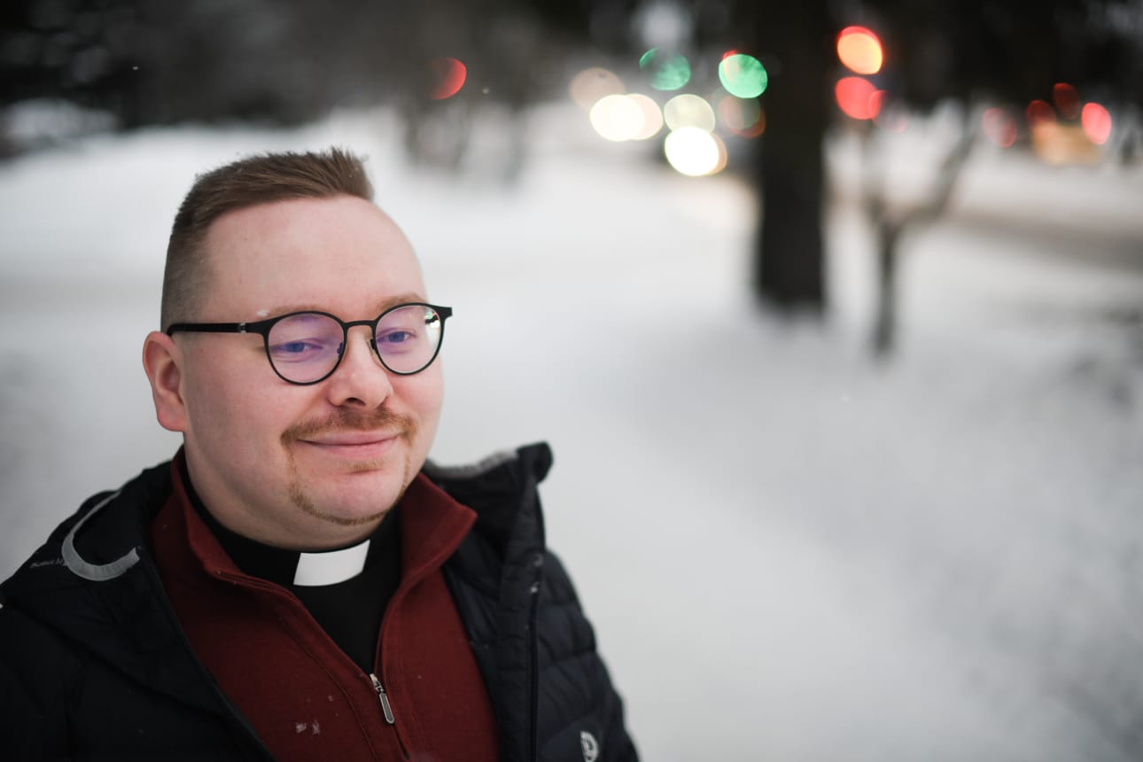 Taivalkosken seurakunnan haasteet jatkuivat: heikko talous ja hupeneva seurakuntalaisten määrä. Muun muassa pappila ja Jokijärven leirikeskus tulivat myyntiin. Ilon päivä oli kun seurakuntavaalien äänestysprosentti kohosi peräti 37,7 prosenttiin. Kirkkoherra Tuomo Törmänen oli luvannut tarjota seurakuntalaisille pullakahvit, mikäli 38 prosenttia menee rikki.