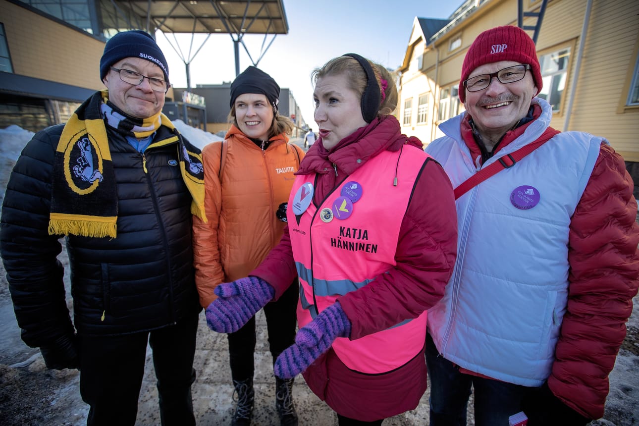 Pohjoisen puolesta vaalikiertueelle osallistuivat Antti Rantakangas, Mari-Leena Talvitie, Katja Hänninen ja Raimo Piirainen. - Olen luottavainen, että hallituksessa ollaan, sanoi keskustalainen Rantakangas.