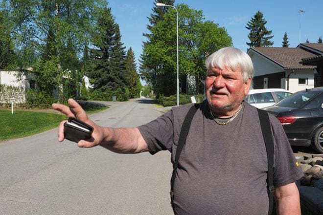 Seppo Hautaluoma on valmis myymään omakotitalotonttinsa rakennusyhtiölle. Kuva Jussi Mustikkamaa