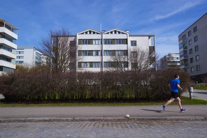 Rantakatu 18 kerrostalon asunnot ovat aiemmin olleet vuokrakäytössä. Suurin osa vuokralaisista on jo muuttanut pois ja loputkin lähtevät toukokuun loppuun mennessä. KUVA: MINNA ANTILA