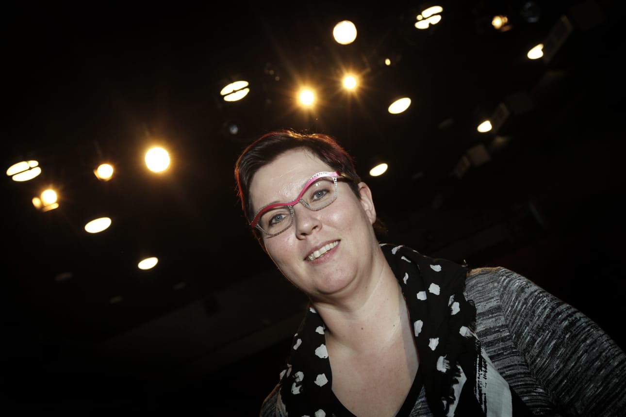 Merja Kyllönen on ollut europarlamentissa kaksi vuotta. Hän sanoo, että Suomi voisi löysätä kravattiaan: mikään muu maa kuin Suomi ei ole siellä mallioppilas.