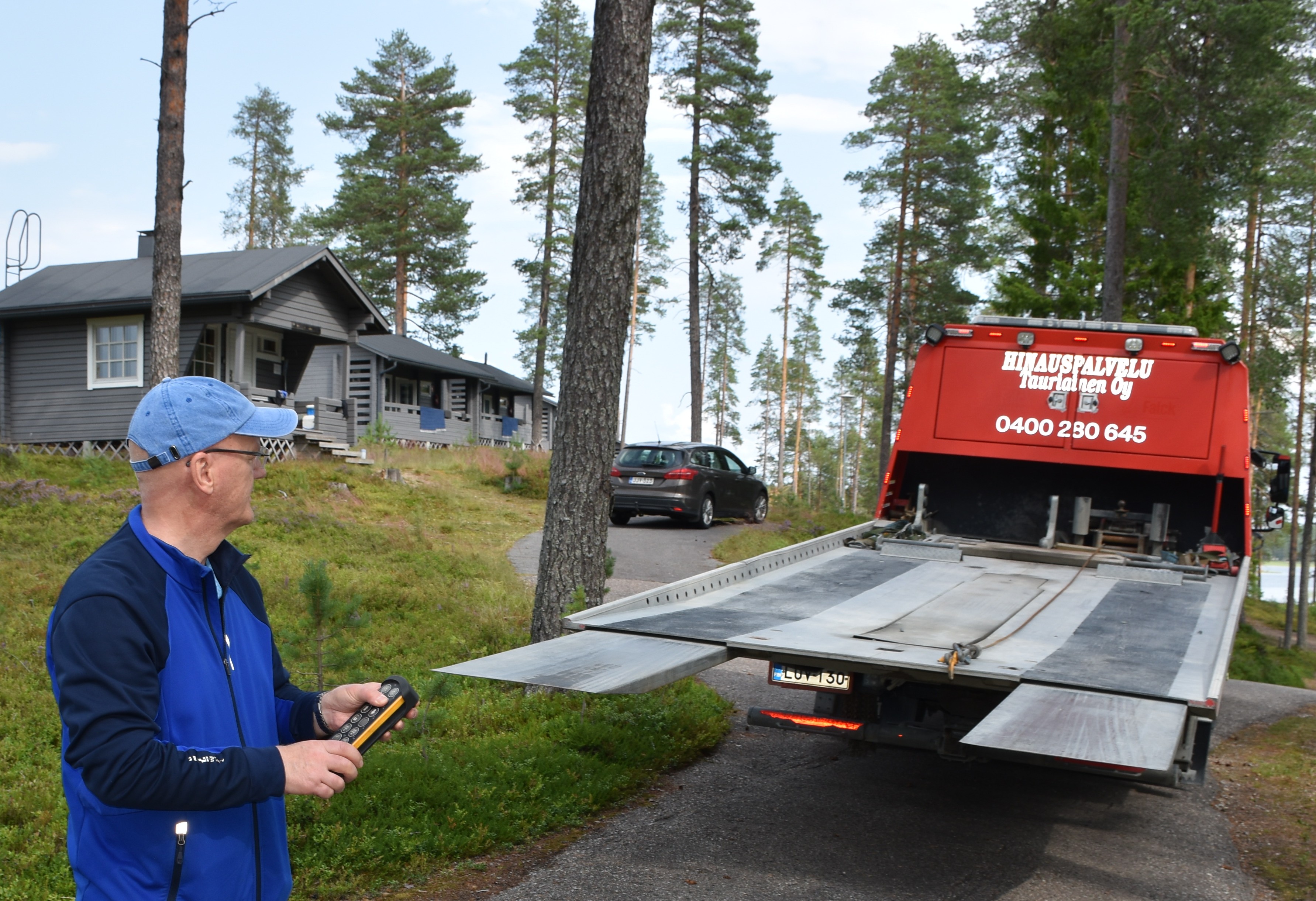 Toimittaja lähti hinauspalveluauton matkaan selvittämään, millaista hinurikuljettajan arki on – ”Vaihtelevuus on työn suola, jokainen keikka on erilainen”
