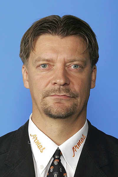 Perinteisin asein. Jukka Jalonen ja HPK.