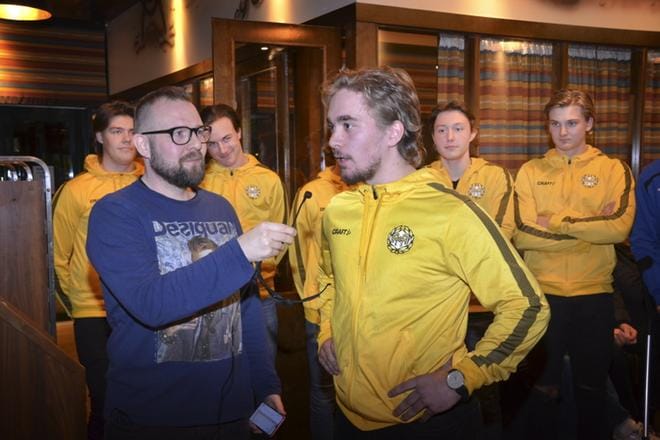 Ykköspesiksen sarjakausi alkaa Alajärven Kitron stadionilla 3. kesäkuuta 2020. Kuvassa Ville Joensuu haastattelee pelinjohtaja Santeri Särkistä. KUVA: MARKKU TURPELA