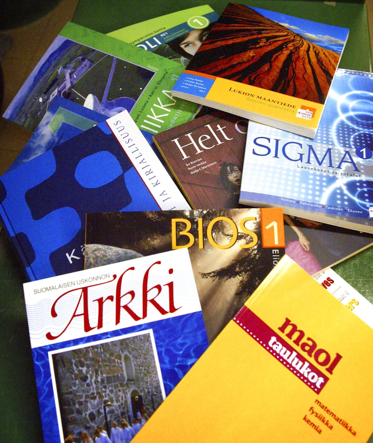 Matematiikan kirjan tekijöiden mukaan ilmainen kirja takaa sen, että jokaisella oppilaalla on mahdollisuus hankkia kirja.