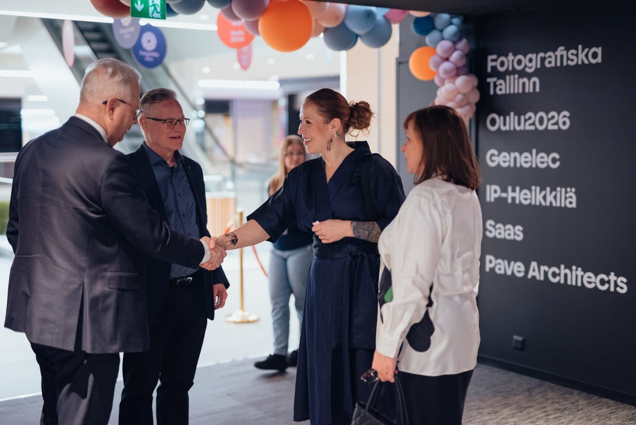 Oulu2026:n kumppanuuspäällikkö Matleena Aarikallio (2. oikealta) iloitsee yritysten kunnianhimoisesta suhtautumisesta Euroopan kulttuuripääkaupunkivuoteen.