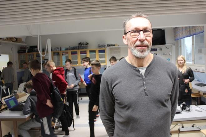 Alavuden yläkoulun vararehtori Jari Viitala sanoo, että koko koulun on sitouduttava kiusaamisen kitkemiseen. Alavuden koulumaailmassa moni asia asiallisia ryhmäkokoja myöten on auttanut. KUVA: REIJO HEIKKILÄ
