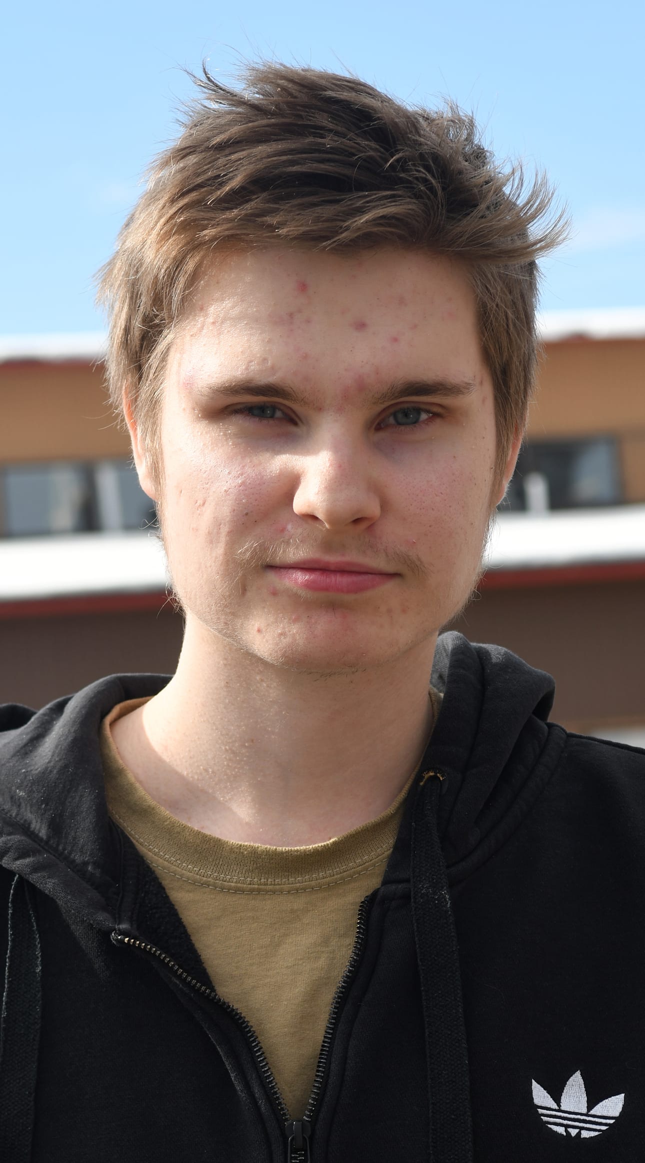 – Hyvä, keskusta on kompaktin kokoinen tosin vapaa-ajan tekemistä saisi olla enemmän, kertoo keilausta ja lenkkeilyä harrastava Esa Vanttaja Tolpanniemestä. Työllistymisnäkymiin liiketaloutta opiskeleva Vanttaja ei ota kantaa.