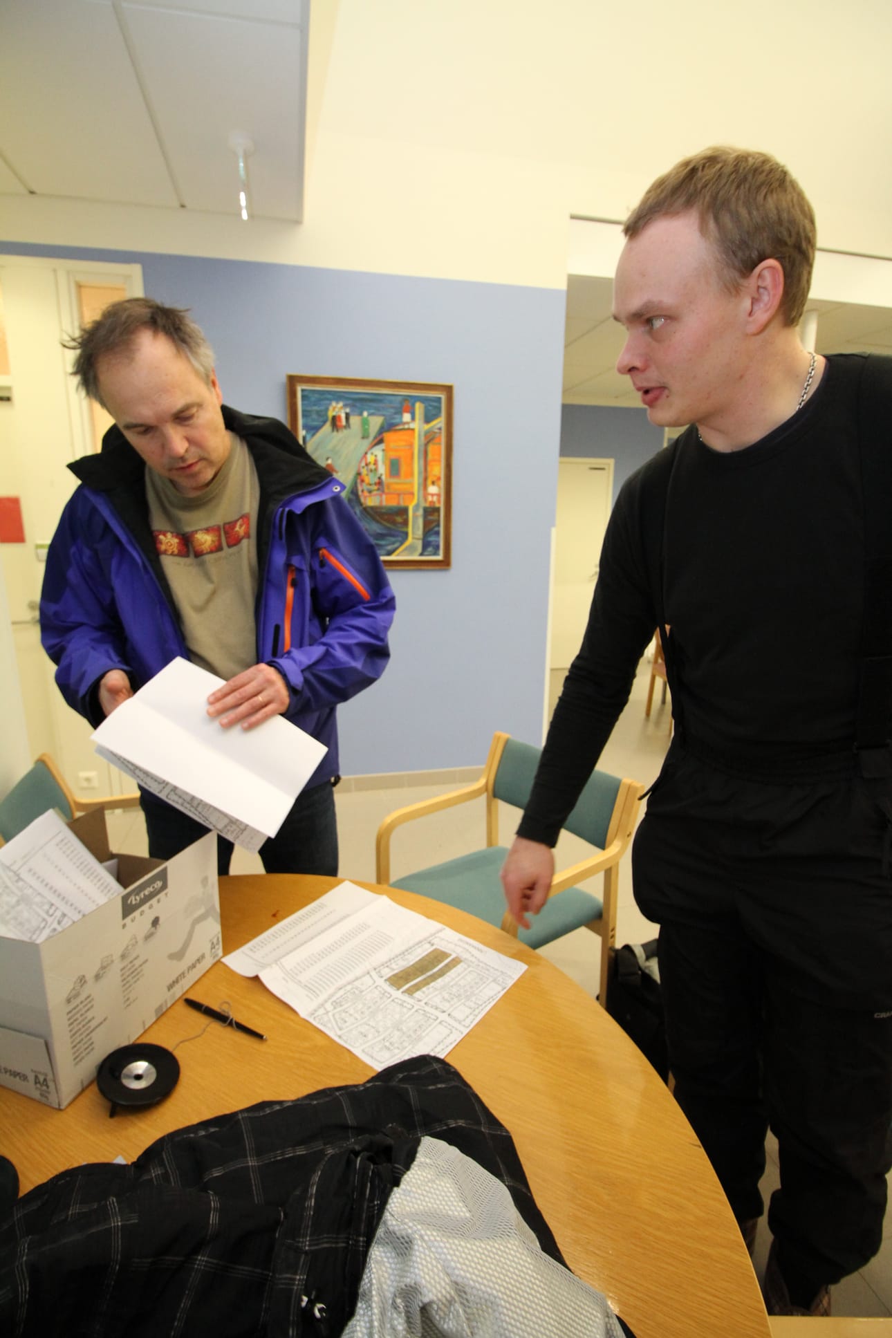 Kyllösen perhe pääsee rakentamaan omaa kotia Linnakankaalle. Ville Kyllönen jonottaa päivät kunnanvirastolla, illat ja yöt omassa autossaan.