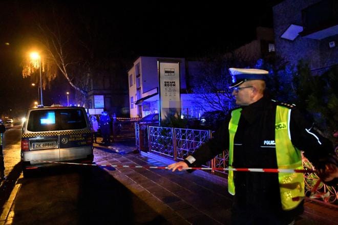 Puolan Koszalinissa tapahtunut tulipalo johti maassa laajoihin pakohuoneiden tarkastuksiin. Jo tämän viikonlopun selvitys toi esille laajat turvallisuuspuutteet. KUVA: MARCIN BIELECKI