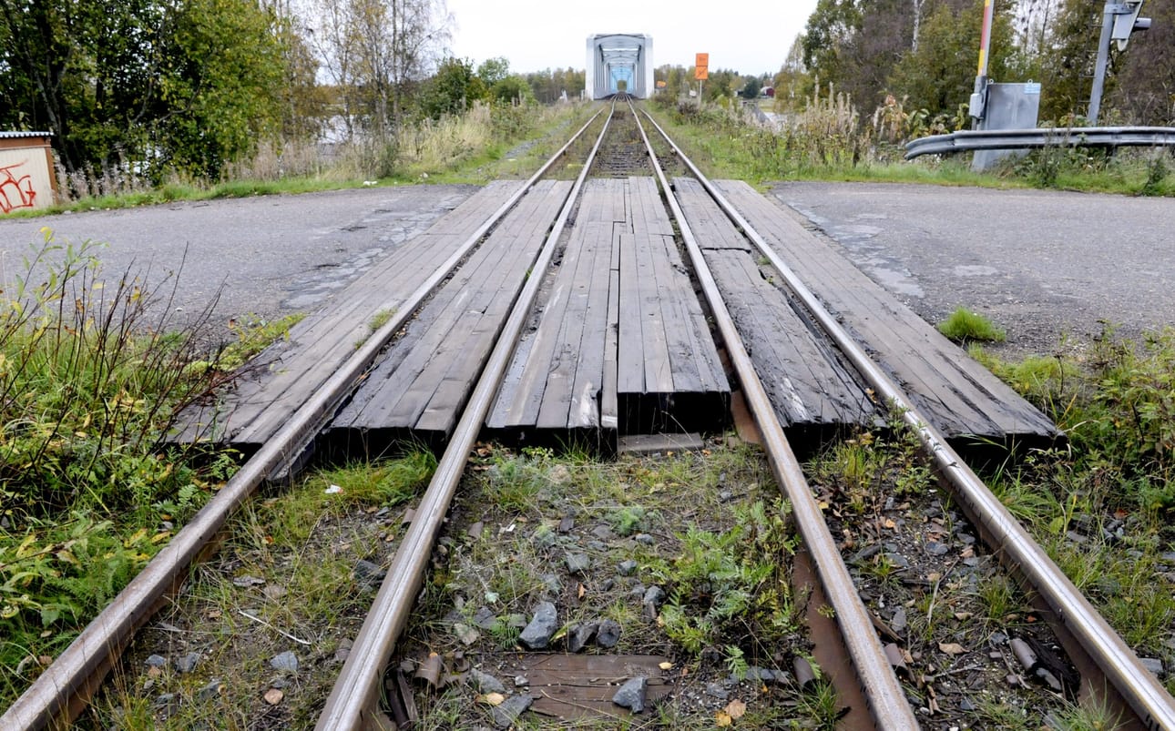 Yhteys voisi olla maantie, rautatie tai näiden yhdistelmä. Se voisi kulkea joko meren yllä siltojen ja pengerteiden avulla tai osittain tunnelissa. Yhdessä vaihtoehdoista rautatie rakennettaisiin kokonaan tunneliin. Kuvituskuva. LEHTIKUVA / Kimmo Mäntylä