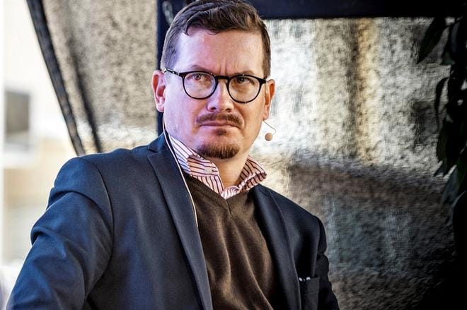 Helsingin Sanomien päätoimittaja Kaius Niemi ei ole kertonut, mitä hän on tiennyt tekeillä olleesta jutusta etukäteen, koska oikeusprosessi on kesken. Syyttämättäjättämispäätöksen mukaan hän ei vastannut kysymyksiin poliisitutkinnassa vedoten itsekriminointisuojaan.