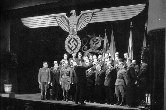 Pataljoonan kotiuttamisen jälkeen Suomessa pidettiin SS-asemiesjuhlia. Mieskuoro Laulajat esiintyi Tampereella 28. marraskuuta 1943. KUVA: Jukka Tyrkön kokoelma/Sotamuseo