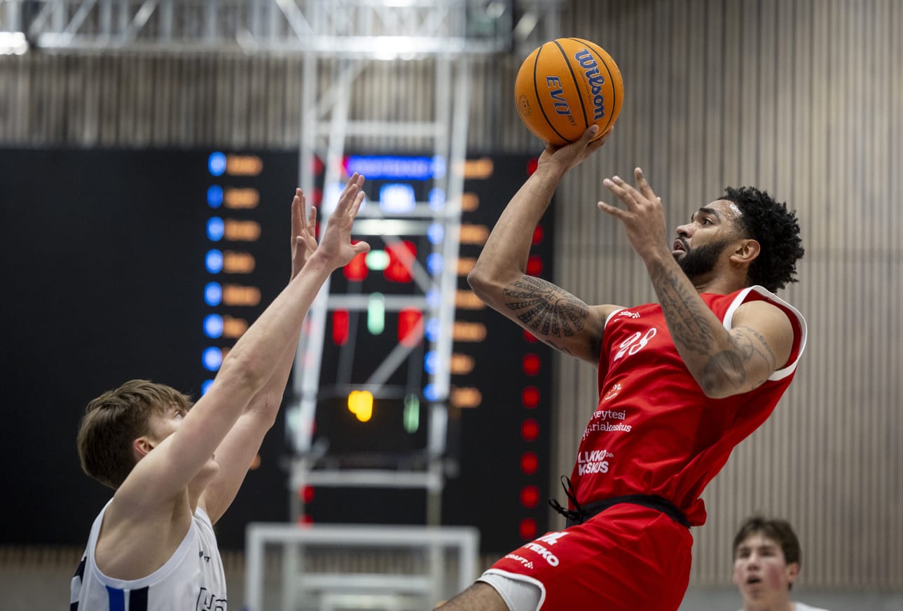 Jeamerill Wilson pussitti Oulu Basketballille 34 pistettä.