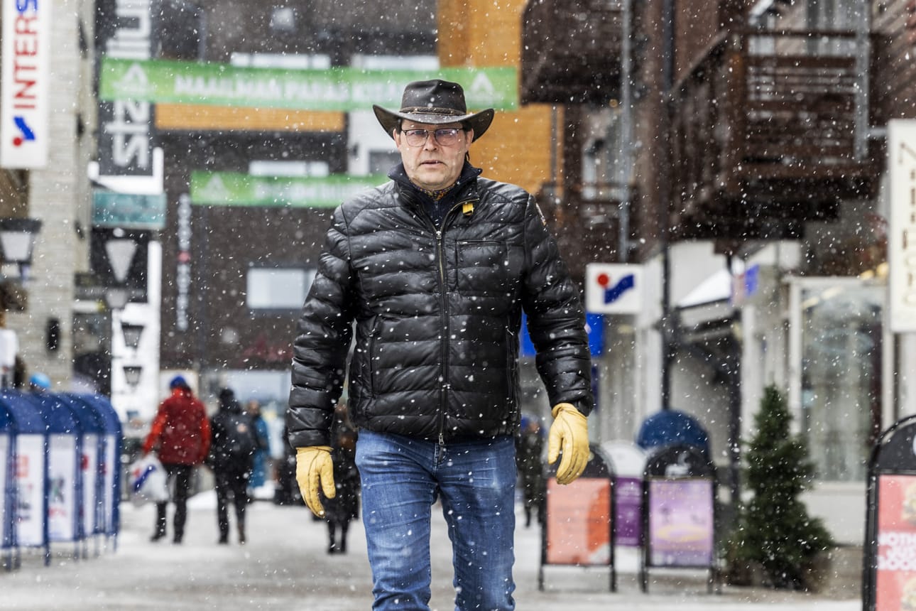 Kunnanhallituksen puheenjohtaja Pekka Rajala (kesk.) kuvattuna maaliskuussa Levillä.