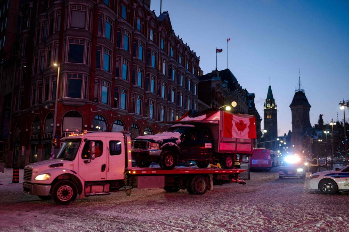 Kaupungista on hinattu pois 57 ajoneuvoa, poliisi kertoi. LEHTIKUVA/AFP