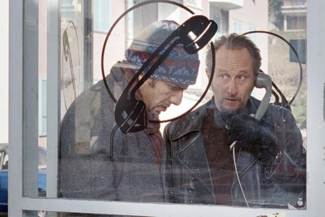 Benoit Poelvoorde ja Roschy Zem ovat luusereita, jotka rahapulassaan keksivät kidnapata Charlie Chaplinin ruumiin elokuvassa Chaplinin pojat. KUVA: Cinema Mondo Ltd Oy