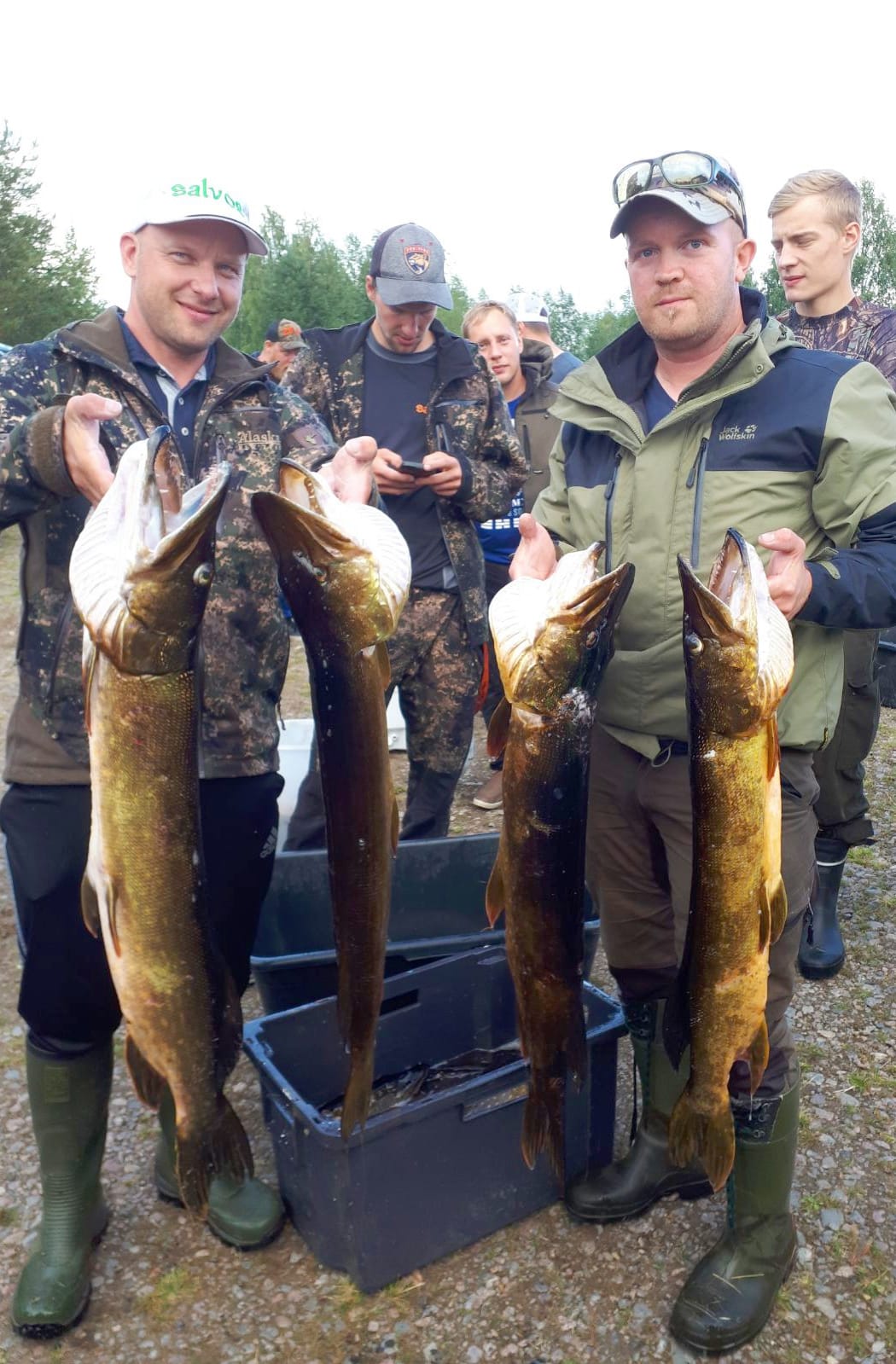 Marko Koskelo ja Juha Surakka voittivat kisan toistamiseen. Voittajasta ei ollut epäselvää, kun ero toiseksi tulleeseen Henri Mantilan ja Vesa Kärjen venekuntaan oli 18 kiloa. Kuva Jeremias Koskelo