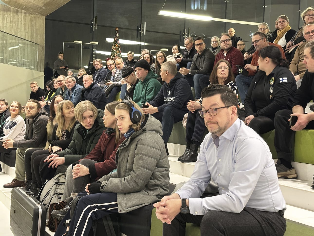 Myös nuoret olivat kiinnostuneita kouluverkon kehityssuunnasta.