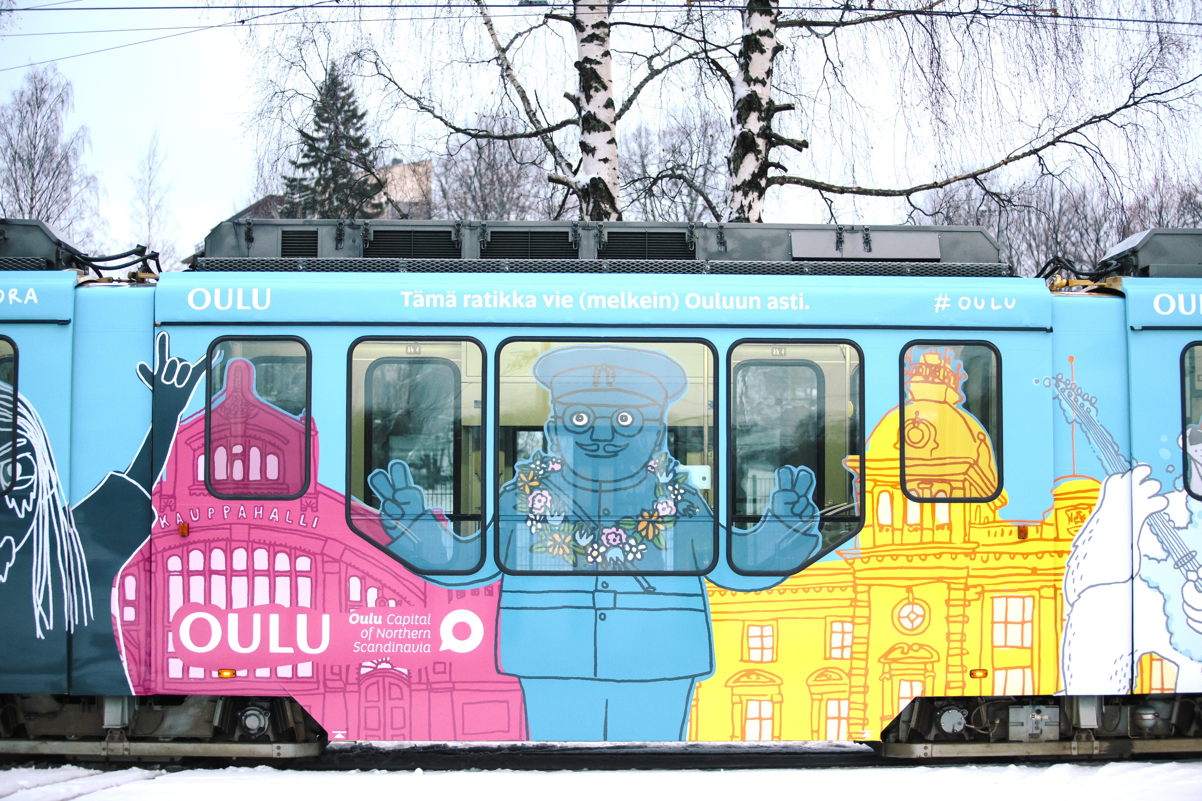 Oulu näkyy ratikan ulkoasussa.