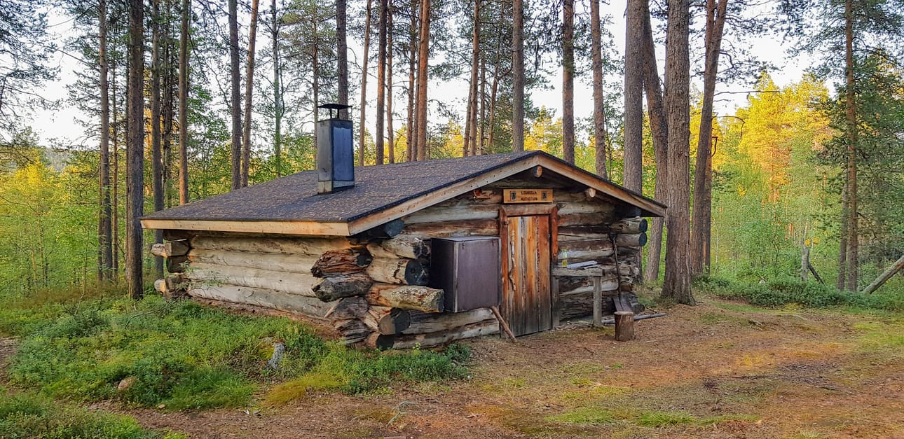 Vaikka osa Hammastunturin tuvista on suljettu, Louhiojan autiotupa on edelleen käytössä.