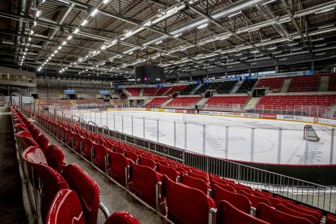 Remontin jälkeen Vaasan jäähallin yleisökapasiteetti on 5200 katsojaa, yli tuhat enemmän kuin aiemmin. KUVAT: ELENA MIKKILÄ