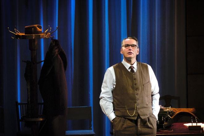 Pekka Räty esitti Artturi Leinosta Seinäjoen kaupunginteatterin näytelmässä Meno Mäntsälään vuonna 2005. ARKISTOKUVA: HARRI TOIVOLA