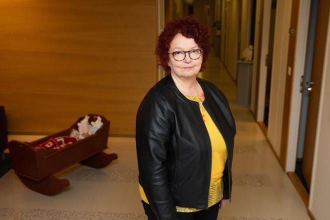 Ensi- ja turvakotien liiton pääsihteeri Riitta Särkelä korostaa, että tulevilla hyvinvointialueilla pitäisi ottaa käyttöön kaikki alueelta löytyvä osaaminen. Järjestöillä on sellaista osaamista, jota kunnissa ei ole. KUVA: Arttu Laitala