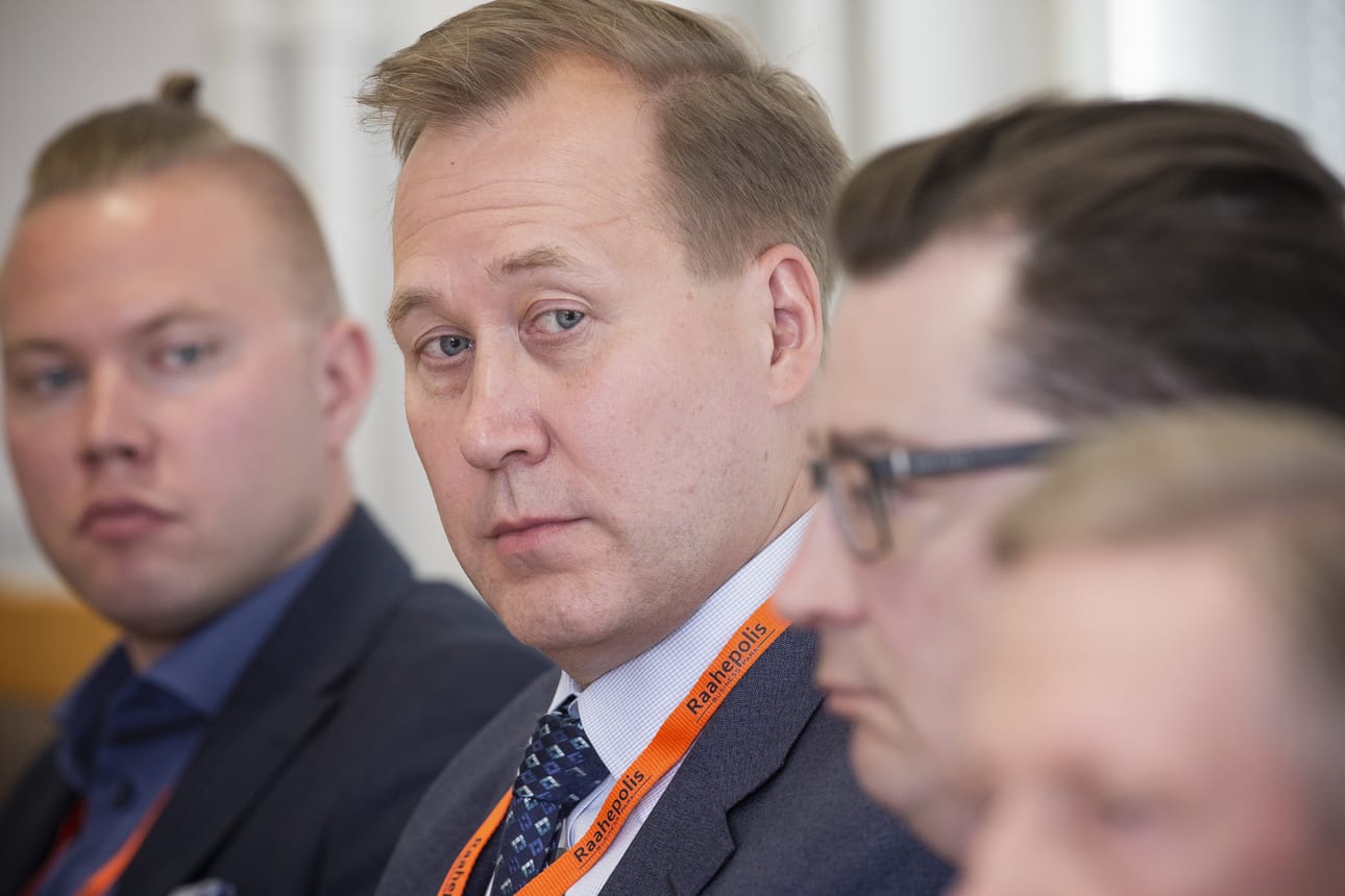 Fennovoiman viestintä- ja PR-johtaja Sakari Kotola kertoi ydinvoimayhtiön etsivän kaiken aikaa ratkaisuja, jotka tyydyttäisivät Säteilyturvakeskusta.