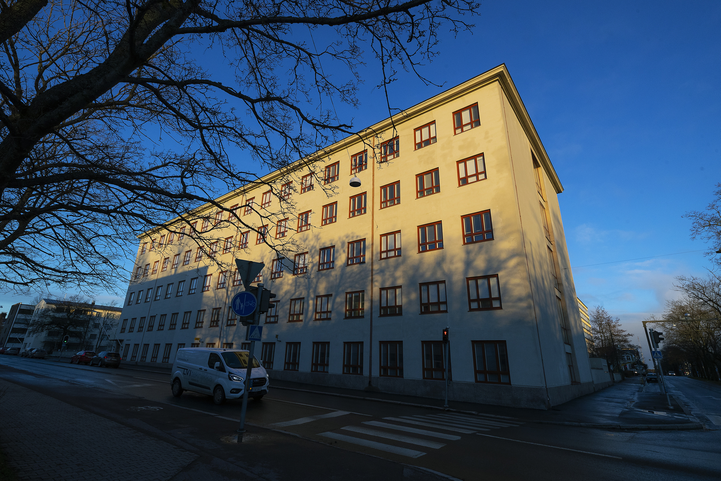 Autosta houkuteltiin lapsia kyytiin Keskuskoulun lähettyvillä Vaasassa