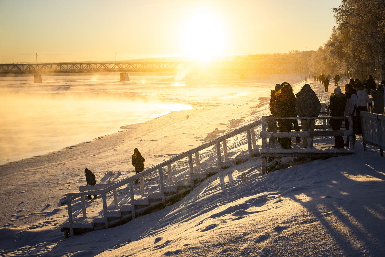 Rovaniemellä jäätilanne on erittäin heikko, varoittavat Lapin pelastuslaitos ja Rovaniemen kaupunki.