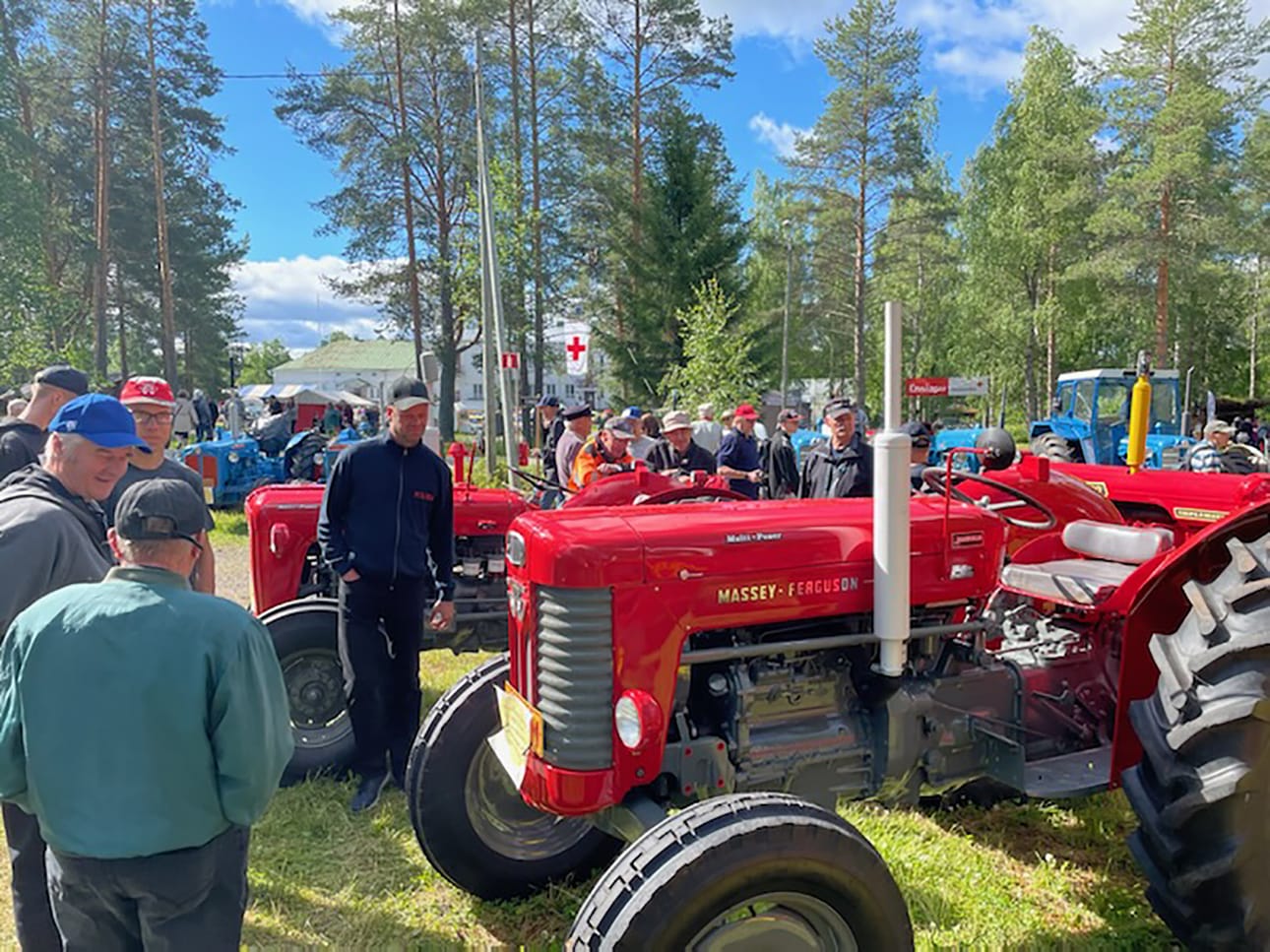 Traktoreiden ja autojen kehittyminen alkoi vauhdikkaasti 1950-luvulla. Tuon ajan ajokkeja nähtänee Wanhan Woiman päivillä heinäkuussa paljon.