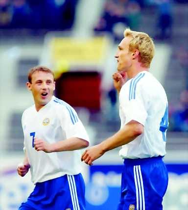 Vielä yksi ponnistus. Mika Nurmela pelaa tänään Suomen maajoukkuepaidassa Italiaa vastaan. Torstaina hän lentää Ouluun ja aloittaa kotiseudullaan kesälomansa.