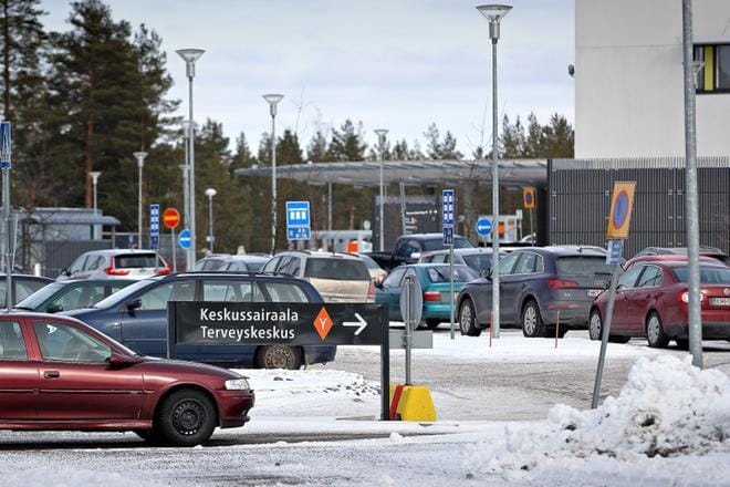 Seinäjoen keskussairaalan yhteispäivystys ei ole alkanut aivan ongelmitta. Samassa kiinteistökokonaisuudessa toimii myös Seinäjoen terveyskeskus. KUVA: KARI LÖFHJELM