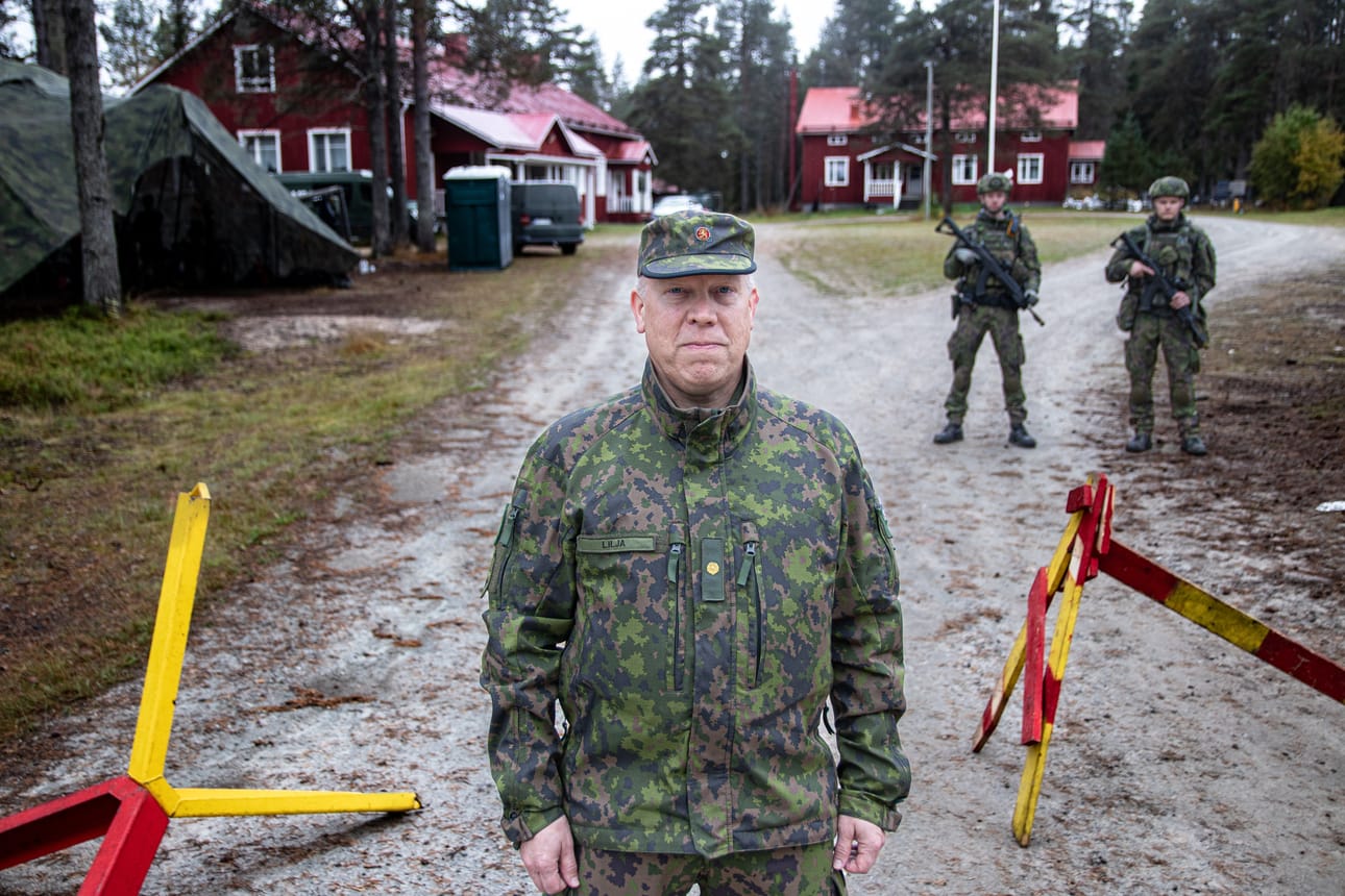 Majuri Arto Lilja otti toimittajan vastaan Peräposion vanhalla koululla, joka toimi Lapland Stronghold -harjoituksen tukikohtana.